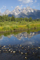 Teton Range von Schwabache Landing, Grand Teton National Park, Wyoming, Vereinigte Staaten von Amerika, Nord-Amerika - RHPLF11540