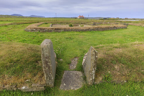 Struktur acht der archäologischen Stätte Ness of Brodgar auf den Orkney-Inseln, Schottland, Europa - RHPLF11578