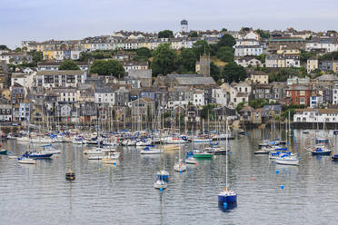 Boote vor Anker bei Falmouth in Cornwall, England, Europa - RHPLF11585
