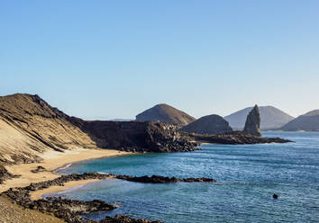 Blick auf den Pinnacle Rock, Bartolome Island, Galapagos, UNESCO-Weltnaturerbe, Ecuador, Südamerika - RHPLF11681