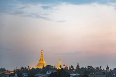 Shwedagon-Pagode bei Sonnenuntergang, Yangon (Rangun), Myanmar (Burma), Asien - RHPLF11788