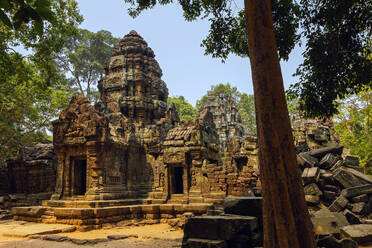 Gopura entrance doorway and tower at the 12th century Ta Som temple in ancient Angkor, Ta Som, Angkor, UNESCO World Heritage Site, Siem Reap, Cambodia, Indochina, Southeast Asia, Asia - RHPLF11842