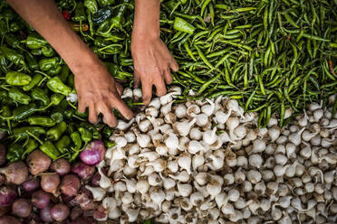 Obst und Gemüse zum Verkauf auf dem Ywama-Markt, Inle-See, Shan-Staat, Myanmar (Birma), Asien - RHPLF11877