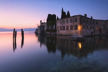 Punta San Vigilio at dawn, a beautiful resort on Lake Garda, Verona province, Veneto, Italian Lakes, Italy, Europe - RHPLF11888