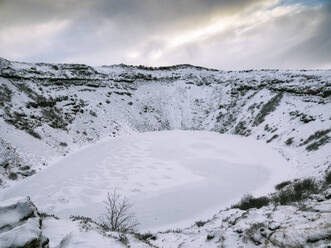 Kerid-Krater, ein gefrorener See auf einem Vulkan, Island, Polarregionen - RHPLF11895
