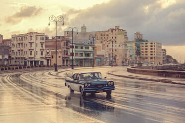 Altes amerikanisches Auto, Malecon, Havanna, Kuba, Westindien, Karibik, Mittelamerika - RHPLF11906