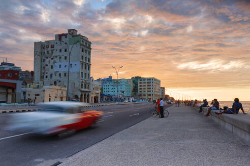 Malecon bei Sonnenuntergang, Havanna, Kuba, Westindien, Karibik, Mittelamerika - RHPLF11907