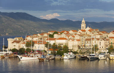 View over harbour to the Old Town, yachts moored beside quay, Korcula Town, Korcula, Dubrovnik-Neretva, Dalmatia, Croatia, Europe - RHPLF11929