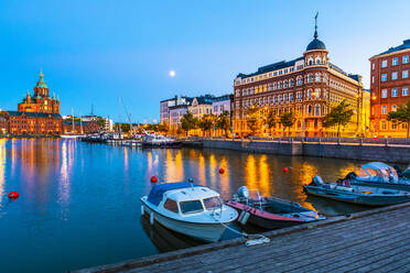 Hafen bei Sonnenuntergang in Helsinki, Finnland, Europa - RHPLF11965
