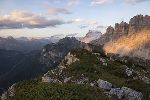 Monte Civetta in den Dolomiten in der Nähe der Tissi-Hütte am Höhenweg 1, Belluno, Venetien, Italien, Europa - RHPLF11981