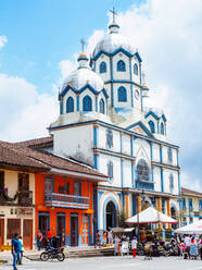 Templo Maria Immaculada und der Parque Central, Filandia, Kaffeeregion, Kolumbien, Südamerika - RHPLF11989