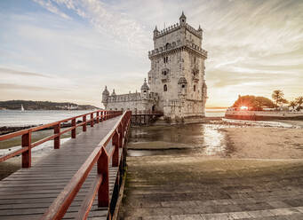 Turm von Belem bei Sonnenuntergang, UNESCO-Weltkulturerbe, Lissabon, Portugal, Europa - RHPLF12007