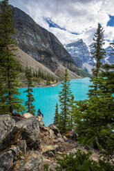 Moraine Lake und das Tal der Zehn Zinnen, Banff National Park, UNESCO Weltkulturerbe, Kanadische Rockies, Alberta, Kanada, Nordamerika - RHPLF12020