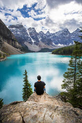 Moraine Lake und das Tal der Zehn Zinnen, Banff National Park, UNESCO Weltkulturerbe, Kanadische Rockies, Alberta, Kanada, Nordamerika - RHPLF12021