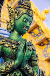 Grüne Yaksha-Statue im Wat Rong Suea Ten (Blauer Tempel) in Chiang Rai, Thailand, Südostasien, Asien - RHPLF12026