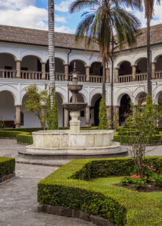 Kreuzgang des Klosters des Heiligen Franziskus, UNESCO-Weltkulturerbe, Quito, Provinz Pichincha, Ecuador, Südamerika - RHPLF12150