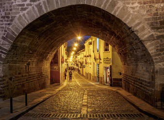 La Ronda Straße in der Dämmerung, Altstadt, Quito, Provinz Pichincha, Ecuador, Südamerika - RHPLF12154