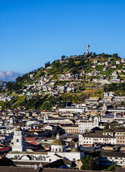 Blick über die Altstadt auf den Hügel El Panecillo, Quito, Provinz Pichincha, Ecuador, Südamerika - RHPLF12155