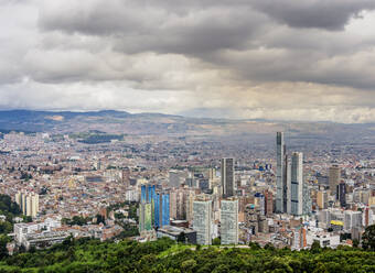 Hochhäuser vom Berg Monserrate aus gesehen, Bogota, Hauptstadtdistrikt, Kolumbien, Südamerika - RHPLF12196