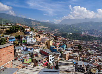 Comuna 13, Blick von oben, Medellin, Departement Antioquia, Kolumbien, Südamerika - RHPLF12201