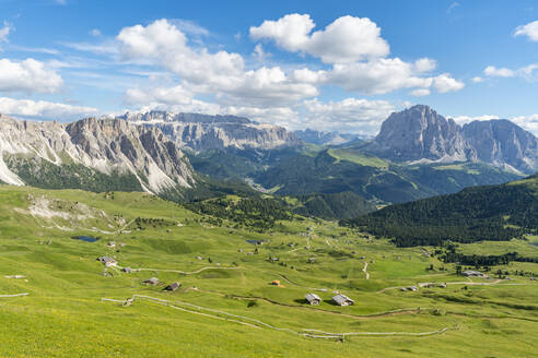 Landschaft der Sellagruppe und des Langkofels in Italien, Europa - RHPLF12218