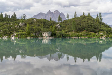 Sorapis-See bei der Cadini-Berggruppe in Cortina d'Ampezzo, Italien, Europa - RHPLF12221