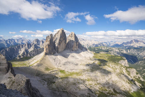 Die Drei Zinnen von Lavaredo in Italien, Europa - RHPLF12232