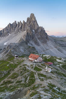 Dreizinnen-Hütte am Monte Paterno in Italien, Europa - RHPLF12234