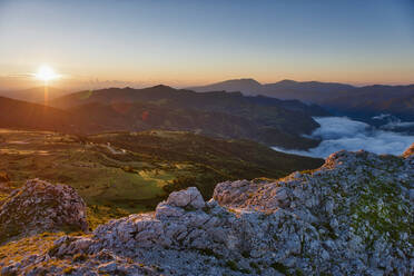 Sonnenaufgang auf den Sibillini-Bergen, Sibillini-Nationalpark, Umbrien, Italien, Europa - RHPLF12247