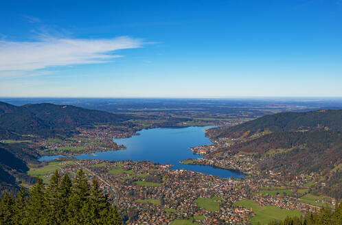 Scenic view of lake Tegernsee and Wallberg mountains against blue sky during sunny day, Bavaria, Germany - LHF00714