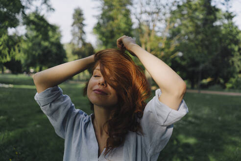 Portrait of redheaded woman in a park - KNSF06704