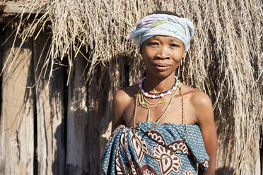 Frau vom Stamm der Khoisan, Chomipapa, Angola - VEGF00744