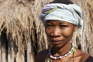 Frau vom Stamm der Khoisan, Chomipapa, Angola - VEGF00746