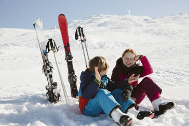 Children resting during skiing in mountains - JOHF01224