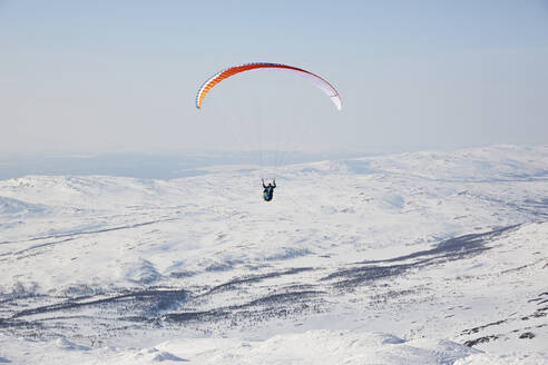 Person Paragliding - JOHF01584