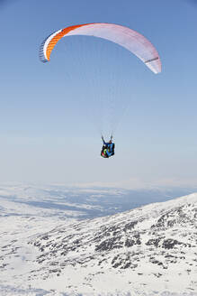 Person Paragliding - JOHF01585