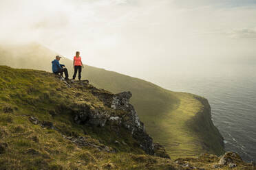 Hikers looking at view - JOHF01675