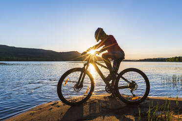 Junge Radfahrer - JOHF01754