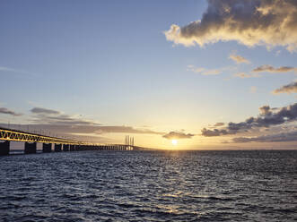 Brücke bei Sonnenuntergang - JOHF01858