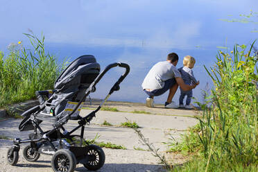 Father with child at lake - JOHF01885