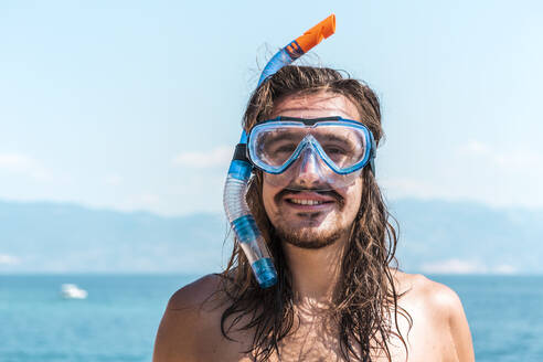 Croatia, Krk, man in snorkeling mask - WVF01432