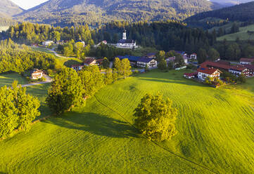 Deutschland, Bayern, Oberbayern, Isarwinkel, Jachenau, Luftbild einer ländlichen Landschaft - SIEF09089