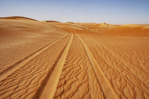 Sultanat Oman, Wahiba Sands, Dünen in der Wüste, lizenzfreies Stockfoto