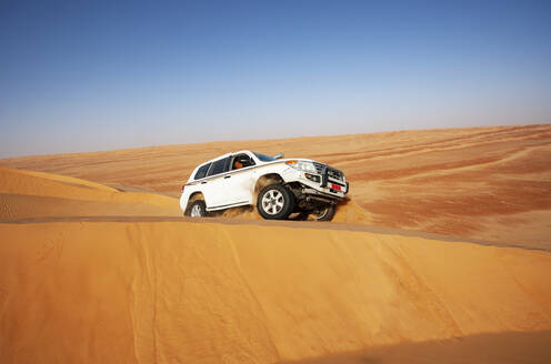 Sultanat Oman, Wahiba Sands, Dünenfahrt im Geländewagen - WWF05281