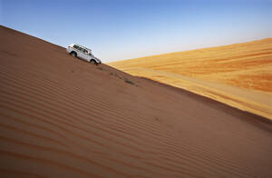 Sultanat Oman, Wahiba Sands, Dünenfahrt im Geländewagen - WWF05285