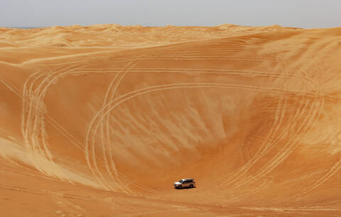 Sultanat Oman, Wahiba Sands, Dünenfahrt im Geländewagen, lizenzfreies Stockfoto