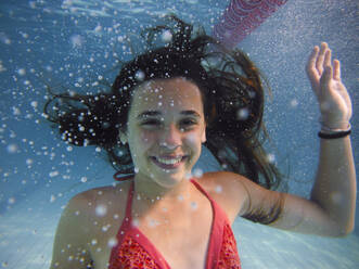 Underwater portrait of a smiling girl - XCF00255