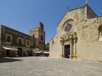 Italien, Salo, Eingang der Kirche Santa Maria Annunziata - AMF07326