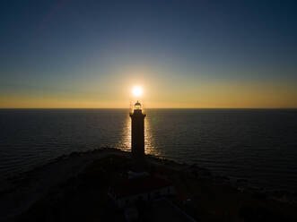 Leuchtturm bei Sonnenuntergang in Veli Rat in Kroatien - AAEF04136