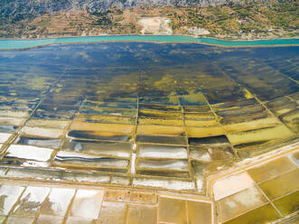Luftaufnahme der Salinen auf der Insel Pag, Kroatien. - AAEF04157